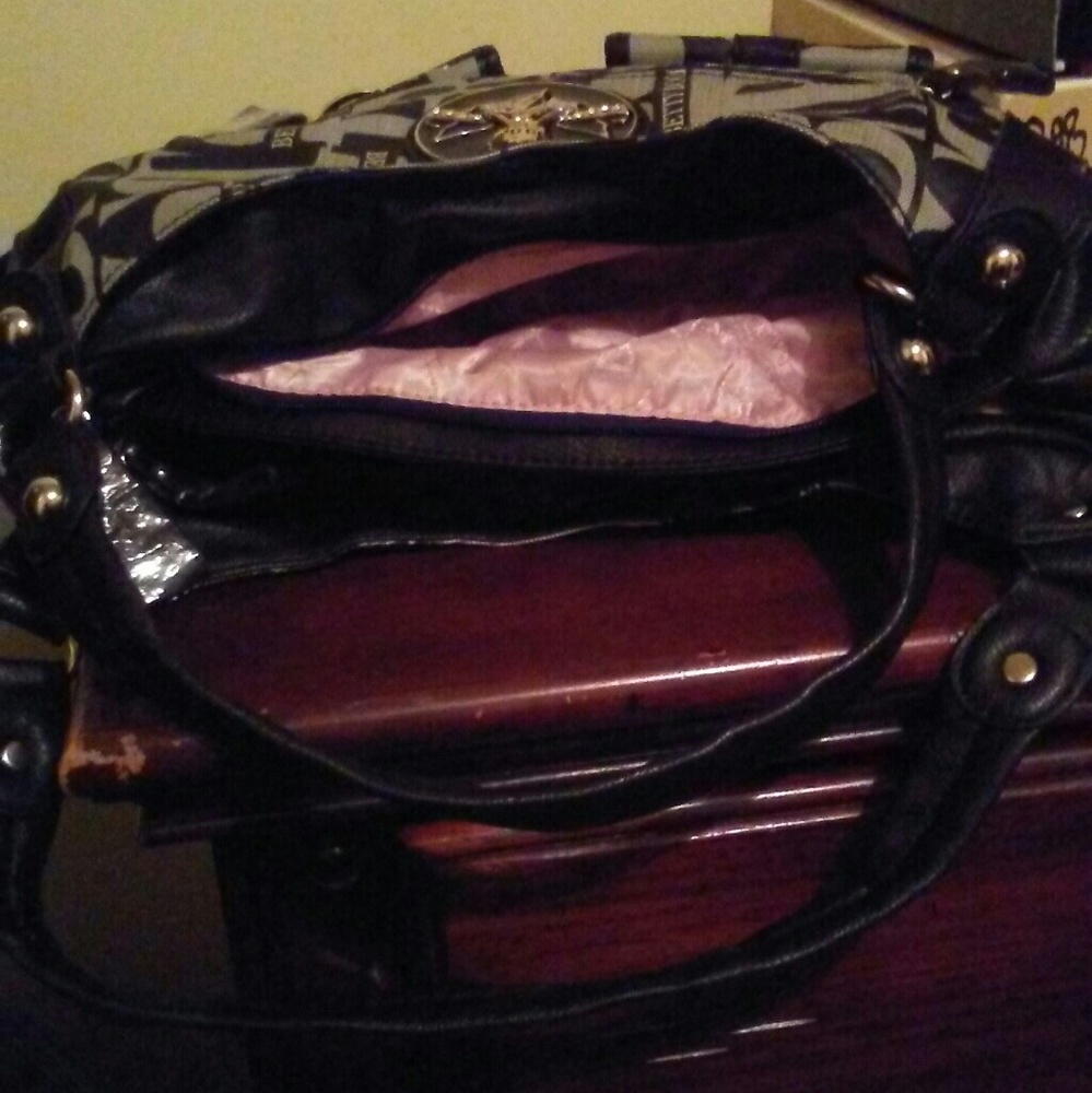 Purse - Picture 2 of 4